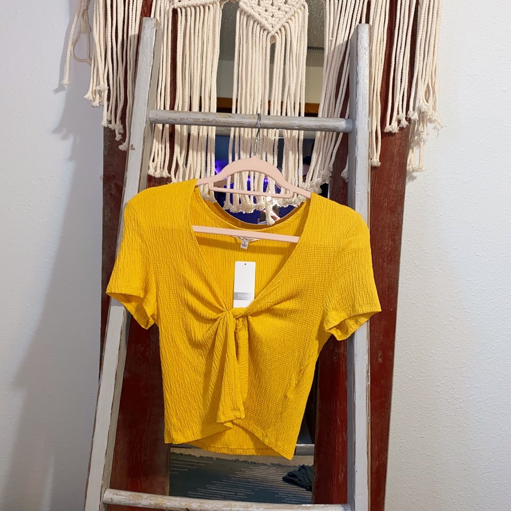 Yellow Primp Tie Front Cropped Blouse Size Large